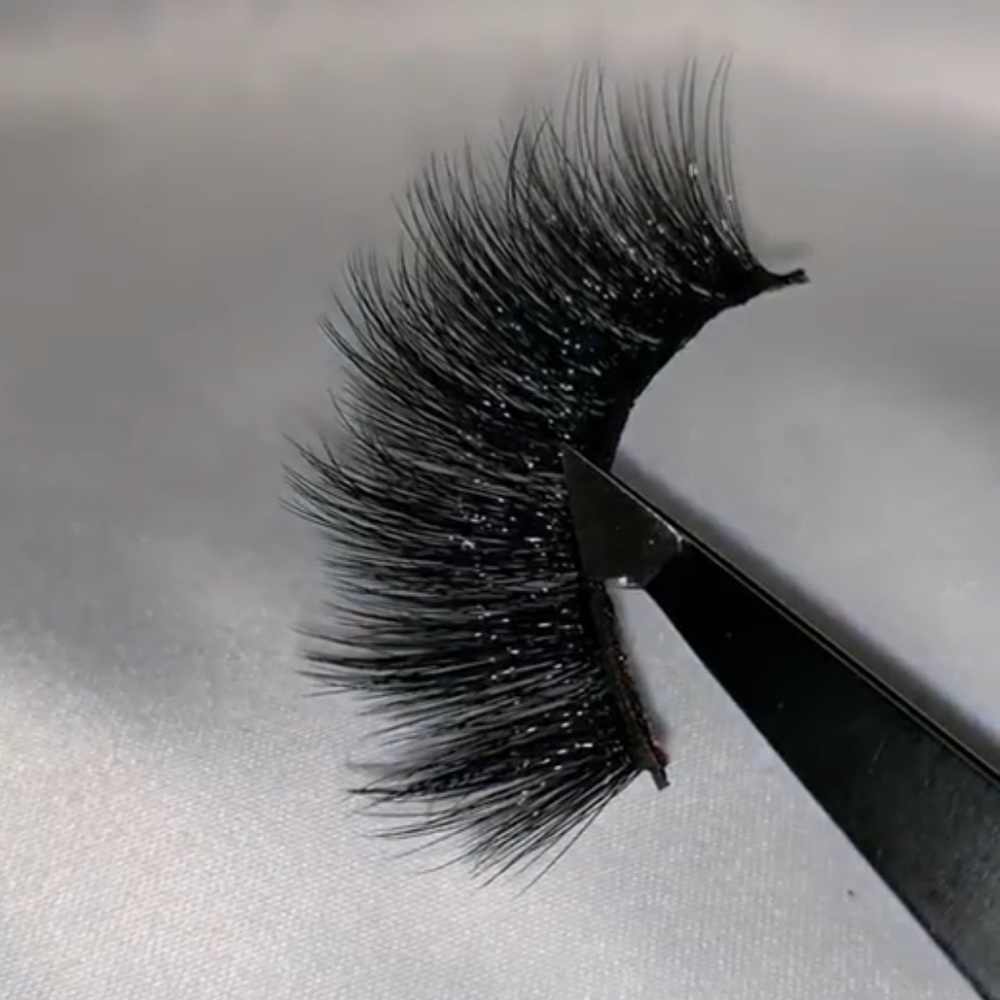 Drama Queen style strip lashes